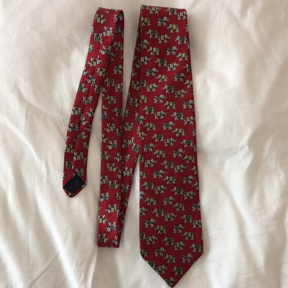 Like new! - BROOKS BROTHERS MAKERS Elephant Print 100% Silk Necktie
